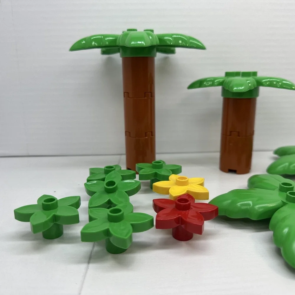 Lego Duplo Lot - Trees &Flower bricks Bird Toucan  - 17 pieces total